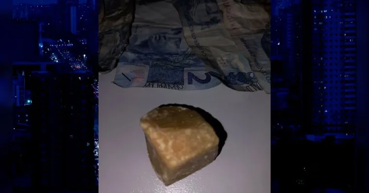 Imagem ilustrativa da notícia Vídeo: mulher é presa com maconha na bolsa em São Brás
