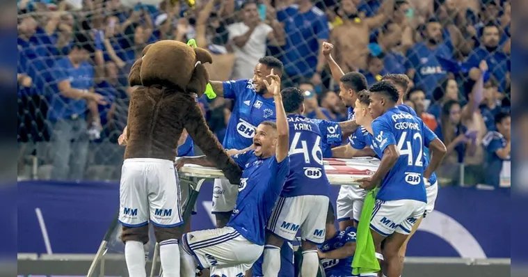 Imagem ilustrativa da notícia Bahia e Grêmio tropeçam e Cruzeiro é campeão da Série B