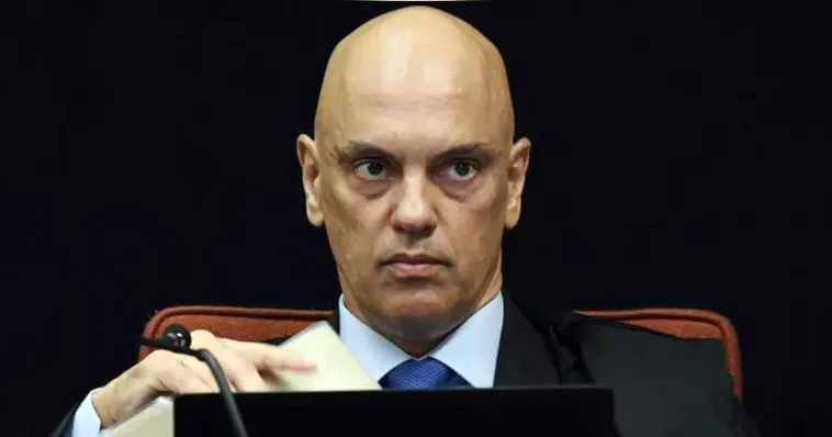 Imagem ilustrativa da notícia Moraes dá 24 horas para Bolsonaro provar privilégios a Lula