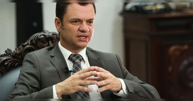 Imagem ilustrativa da notícia Ministro de Bolsonaro é intimado por ações contra pesquisas