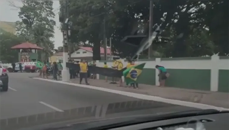 Imagem ilustrativa da notícia Vídeo: eleitores de Bolsonaro pedem golpe de estado em Belém