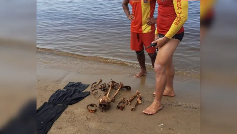 Imagem ilustrativa da notícia Banhistas encontram esqueleto humano em praia de Manaus
