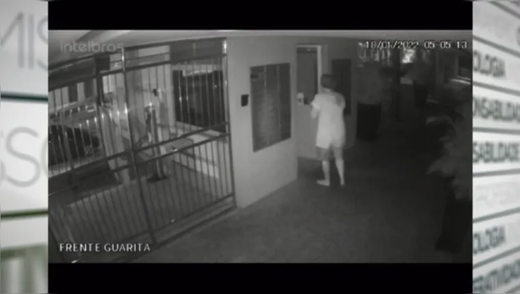 Imagem ilustrativa da notícia Videos mostram advogada com faca usada para matar mãe; veja