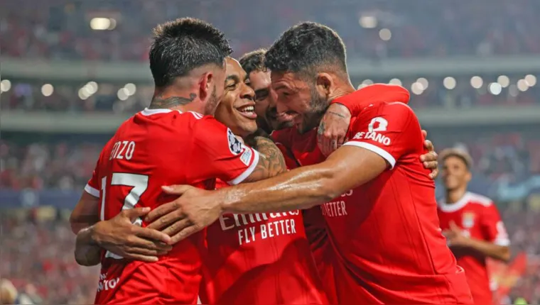 Imagem ilustrativa da notícia Em jogão, Benfica vence, se classifica e elimina a Juventus