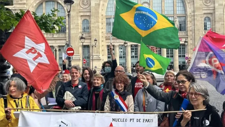 Imagem ilustrativa da notícia Lula ganha de "7 a 1' de Bolsonaro em Paris