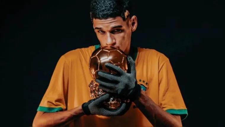 Imagem ilustrativa da notícia Luva de Pedreiro é 1º influencer brasileiro no Bola de Ouro