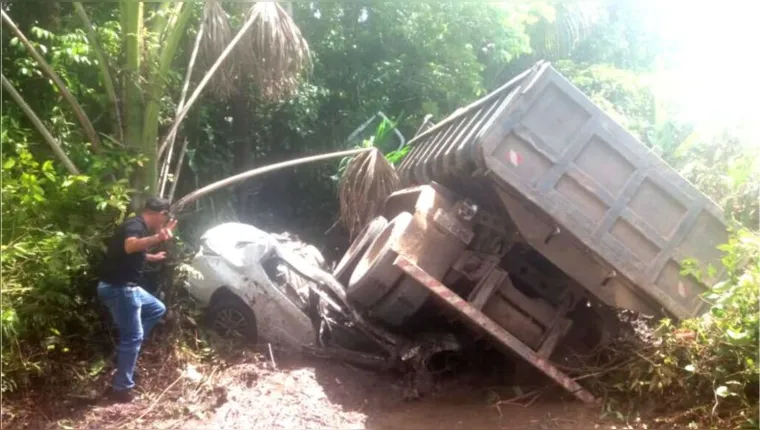 Imagem ilustrativa da notícia Vídeo: acidente deixa dois mortos na estrada de Bragança