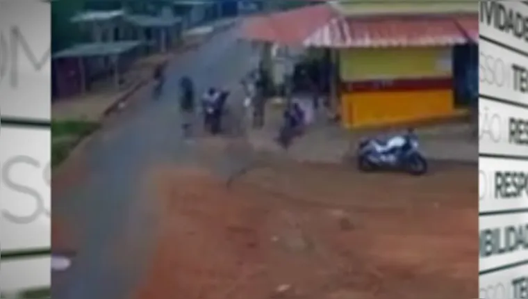 Imagem ilustrativa da notícia Vídeo: moto atropela e arremessa menina de 11 anos no Pará