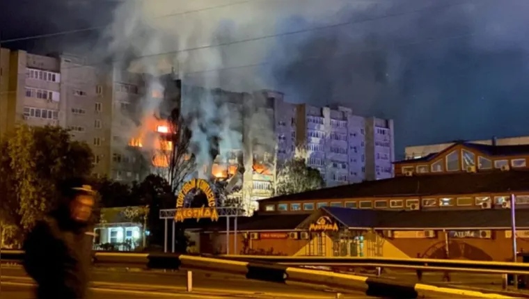 Imagem ilustrativa da notícia Caça militar cai em prédio no Sul da Rússia e deixa mortos