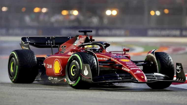 Imagem ilustrativa da notícia Leclerc voa no fim e fica com a pole position em Singapura