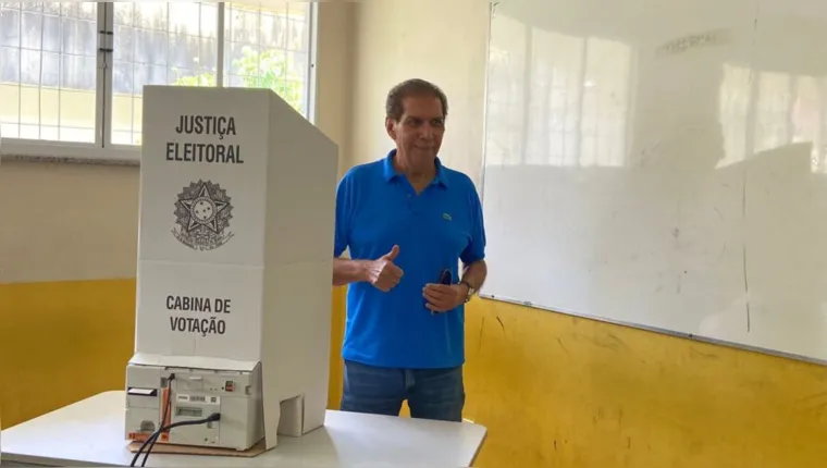 Imagem ilustrativa da notícia Senador Jader Barbalho votou em escola em São Brás