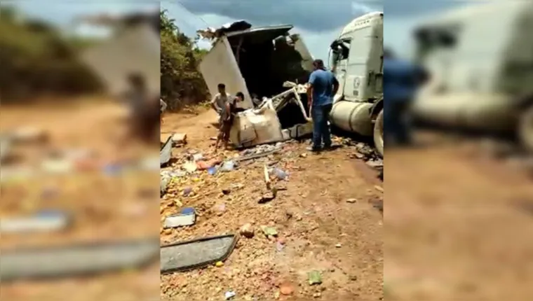 Imagem ilustrativa da notícia Vídeo: batida entre caminhão e caçamba mata dois no Pará