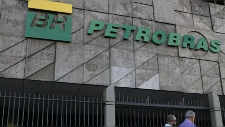Imagem ilustrativa da notícia Petrobras pode dar bilhões a acionistas e gera protestos