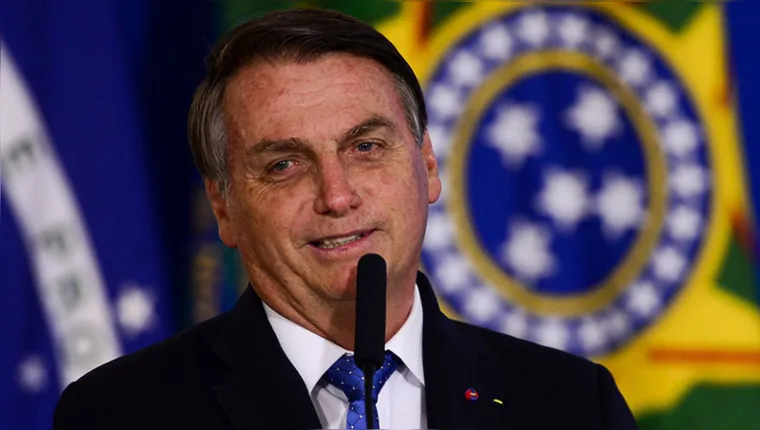 Imagem ilustrativa da notícia TSE determina que Bolsonaro exclua fake news sobre banheiro