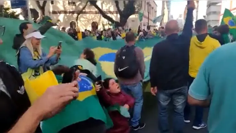 Imagem ilustrativa da notícia Era fake! Bolsonaristas festejam prisão de Moraes
