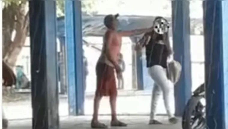 Imagem ilustrativa da notícia Vídeo: Pai espanca a filha dentro de escola publica no Pará