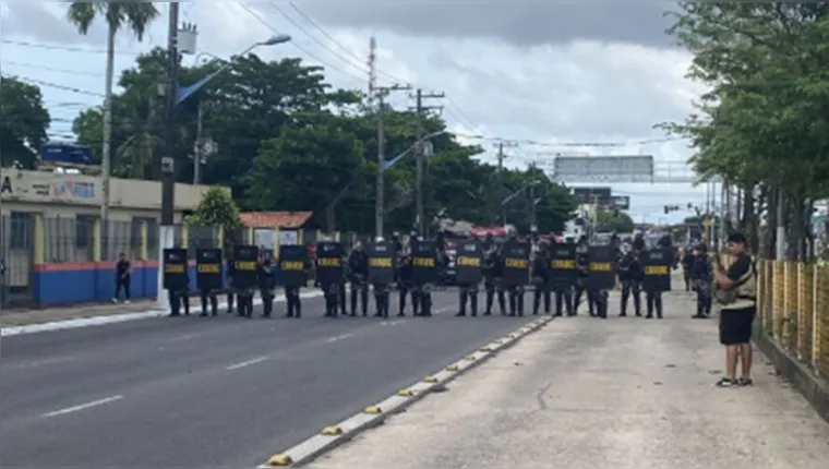 Imagem ilustrativa da notícia Polícia Militar desobstrui avenida Almirante Barroso