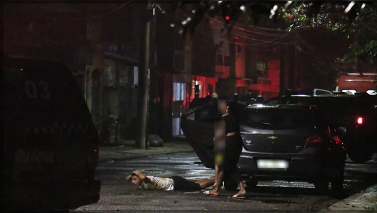 Imagem ilustrativa da notícia Marambaia: homem faz a mulher, o filho e motorista reféns