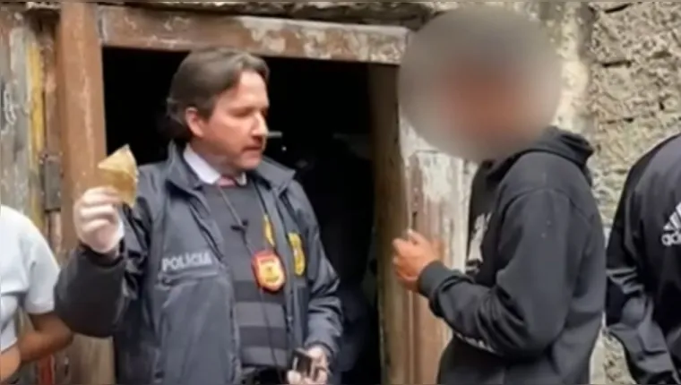 Imagem ilustrativa da notícia Vídeo: homem confunde delegado com traficante e pede Crack