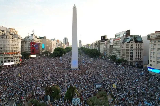 Argentinos tomam as ruas do país para comemorar a conquista da Copa do Mundo