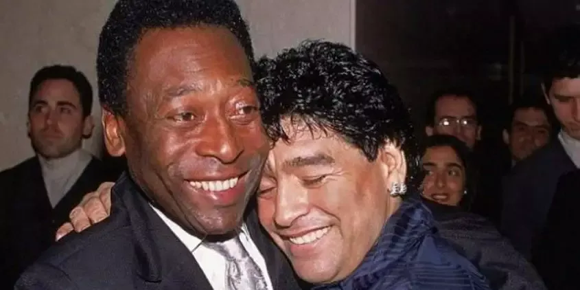 Pelé e Maradona: "Diego está sorrindo"