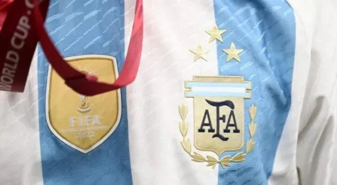 Argentina já tem camisa atualizada com as três estrelas (78, 86 e 22).