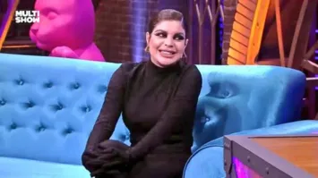 Gkay durante entrevista para Tatá Werneck