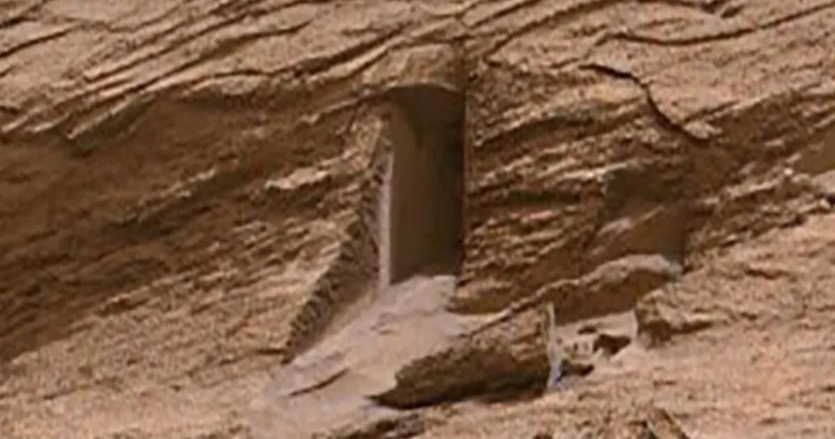 Imagem ilustrativa da notícia “Portal” misterioso em Marte é fotografado pela NASA