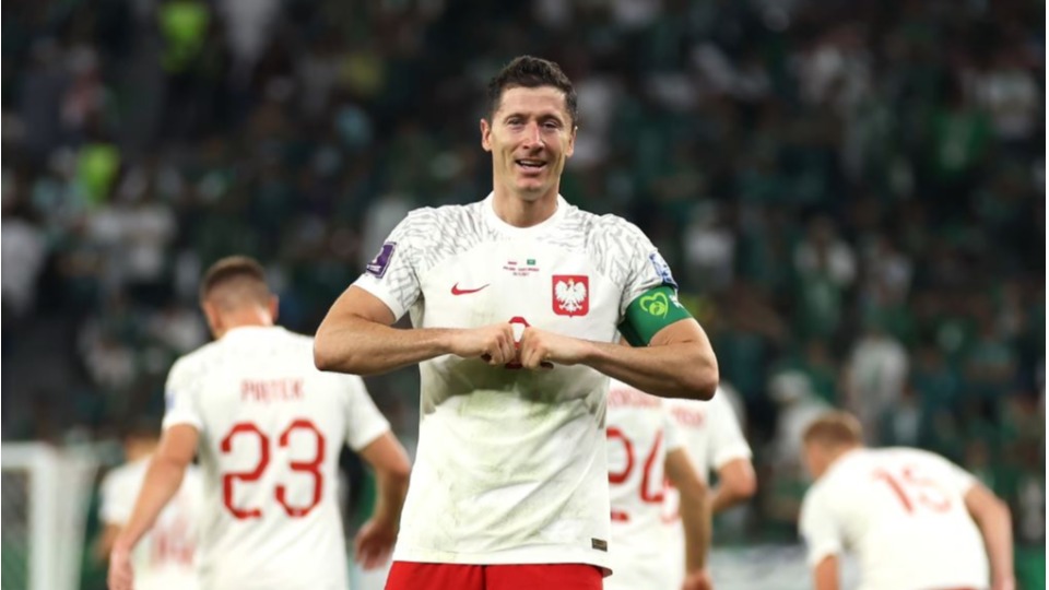 Lewa faz seu 1º gol em copas e Polônia vence Arábia Saudita