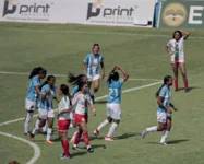 Lobas comemoram um dos gols: vitória coloca o Paysandu perto da final.