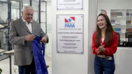 A presidente da Jucepa, Cilene Sabino, e o vice-presidente da autarquia, Vilson Schuber, descerraram a placa de inauguração do espaço cultural, em cerimônia realizada na manhã desta sexta-feira (18).