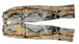 A calça masculina veio à tona em 1991, após ter sido resgatada dos destroços do navio.