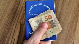 Trabalhadores aguardam pela primeira parte do décimo este mês