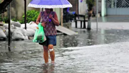 Rui Barbosa entre Pariquis e Fernando Guilhon. Pontos de alagamento e transtornos causados pela chuva.
