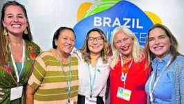 Janja (ao centro), ao lado da governadora Fátima Bezerra, das cantoras Mariana e Fafá de Belém e da primeira-dama do Pará, Daniela Barbalho, na COP 27