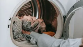 Imagem ilustrativa da notícia Como evitar pelos e bolinhas nas roupas na maquina de lavar