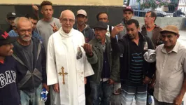O religioso coordena a Pastoral do Povo da Rua da Arquidiocese de São Paulo.