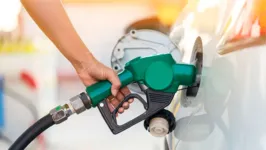 A gasolina foi vendida, em média, a R$ 4,94 por litro nesta semana.