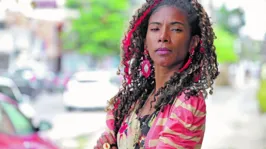 Wellingta Macêdo, Jornalista, atriz e militante do movimento negro. Movimento negro para refletir sobre pontos centrais que precisam avançar na construção de uma sociedade anterracista.