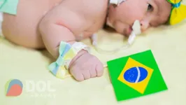 Bebês prematuros ou em tratamento no Hospital Regional de Marabá foram clicados em ensaio fofo sobre a Copa