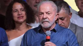 Lula recebeu alta após passar por procedimento para retirar lesão na laringe.