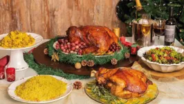 Pratos tradicionais, como o peru e o ]frango assado, foram as estrelas das ceias de Natal de alguns famosos.