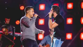 Dupla Henrique e Juliano encerram show para evitar o pior