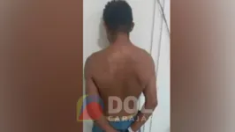 Romerito Matos dos Santos foi corajoso pra bater na mulher, mas se acovardou quando viu a polícia