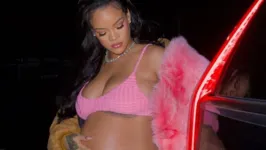 Rihanna revelou o rosto do filho pela primeira vez desde o nascimento da criança