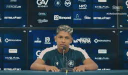 Lateral disputa vaga com Lucas Mendes e Luisinho