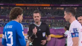 Ochoa e Lewa são os destaques da partida.