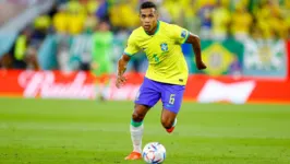 O jogador sofreu uma lesão no quadril.