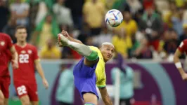 Richarlison mostrou equilíbrio e muita, mas muita habilidade no segundo gol do Brasil