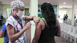Vacinação e métodos de prevenção e higiene são recomendados para frear possível nova onda de contágios no Brasil